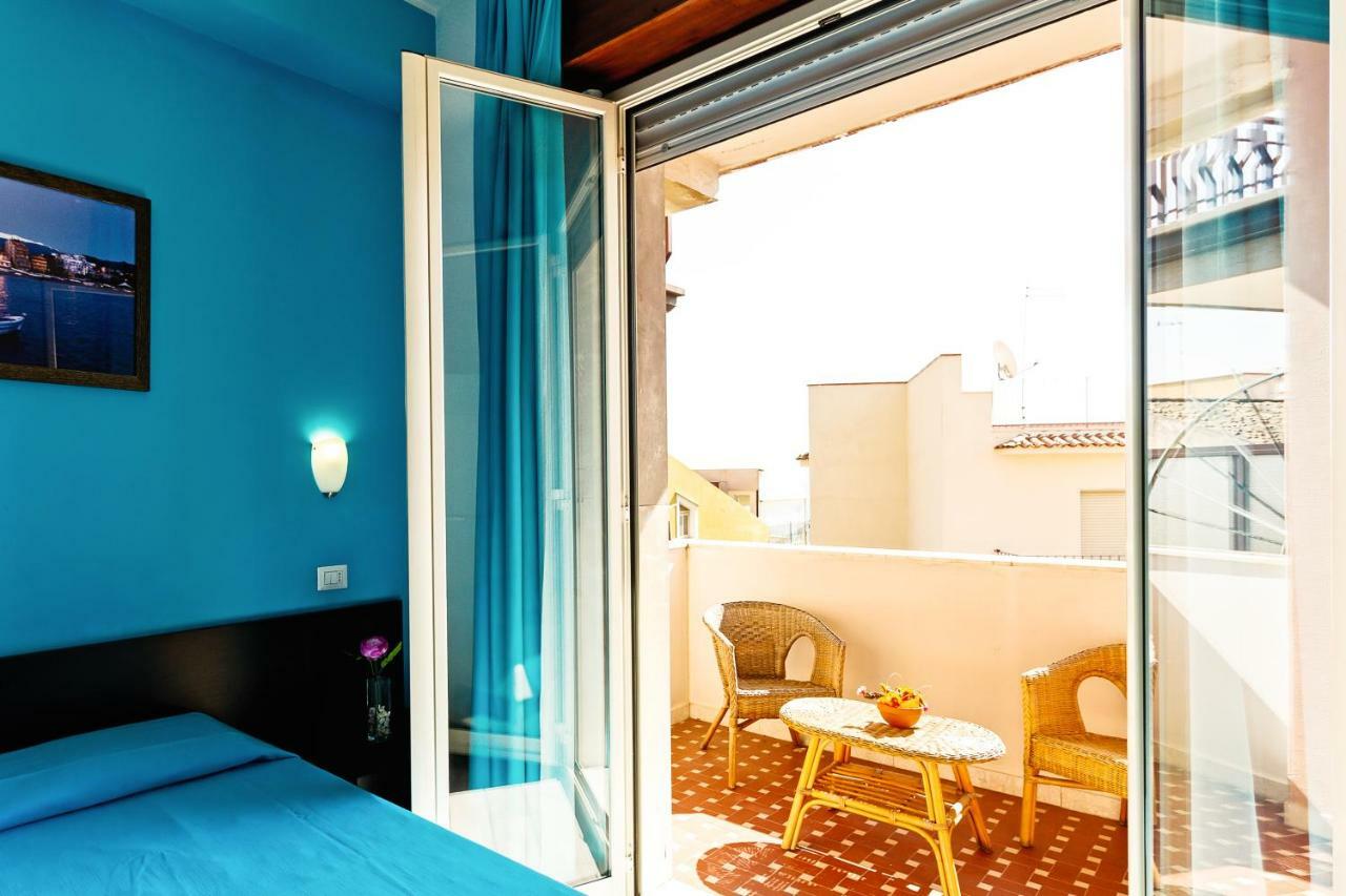 Seaview Terrace Sunny Apartment جيارديني ناكسوس المظهر الخارجي الصورة